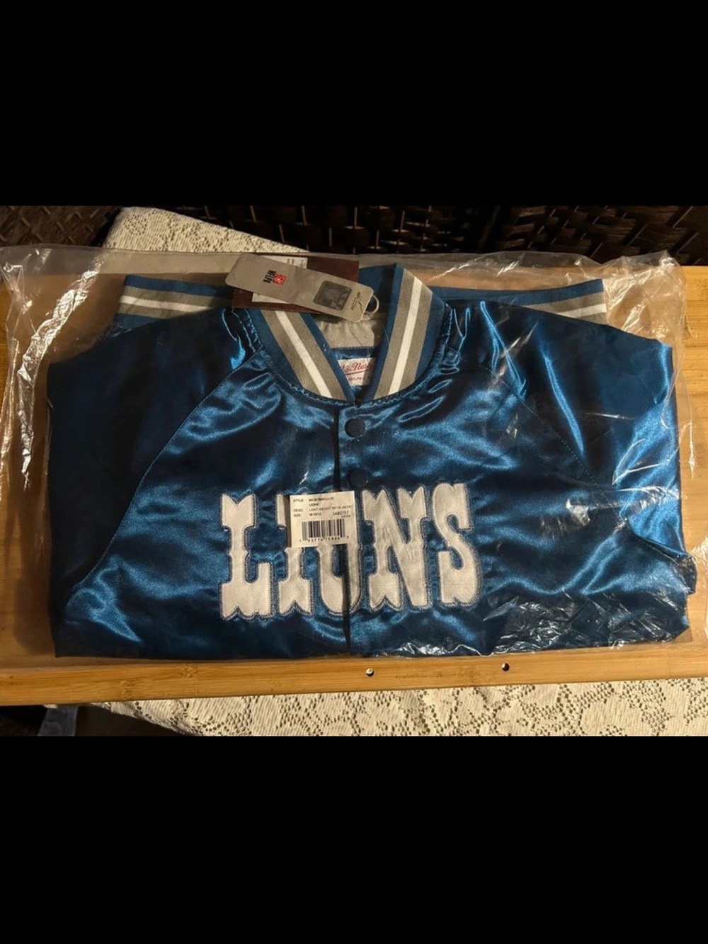 Mitchell & Ness Detroit Lions Shiny Blue Satin Kids Jacket - Picture 2 of 4